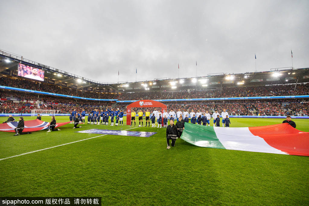 包含欧洲杯预选赛:传奇球星现身助威,球场气氛火爆的词条 包含欧洲杯预选赛:传奇球星现身助威,球场气氛火爆的词条