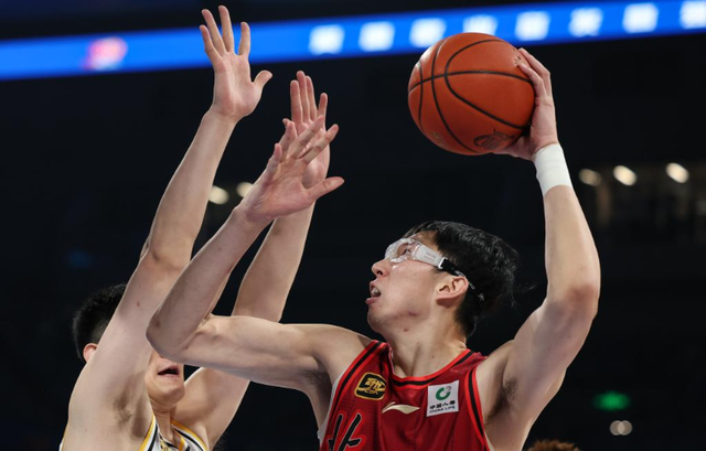 主队球员在比赛中发挥出色,拿下胜利的简单介绍 主队球员在比赛中发挥出色,拿下胜利的简单介绍