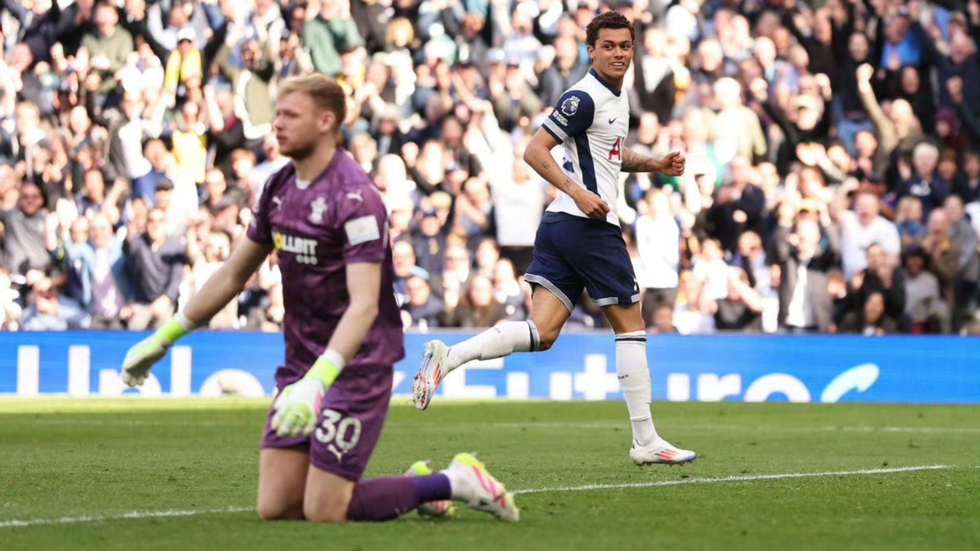 南安普顿主场不敌对手，南安普顿球员备战下一场比赛