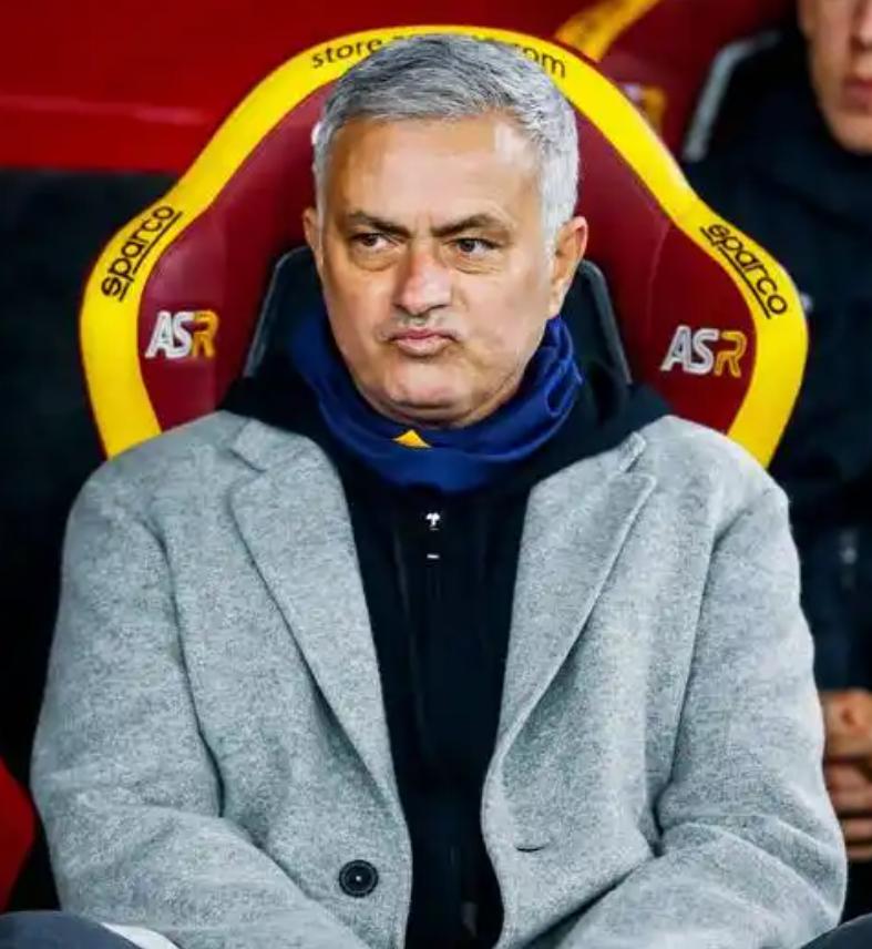 关于罗马主教练遭遇执教危机,球迷呼吁换帅的信息 关于罗马主教练遭遇执教危机,球迷呼吁换帅的信息