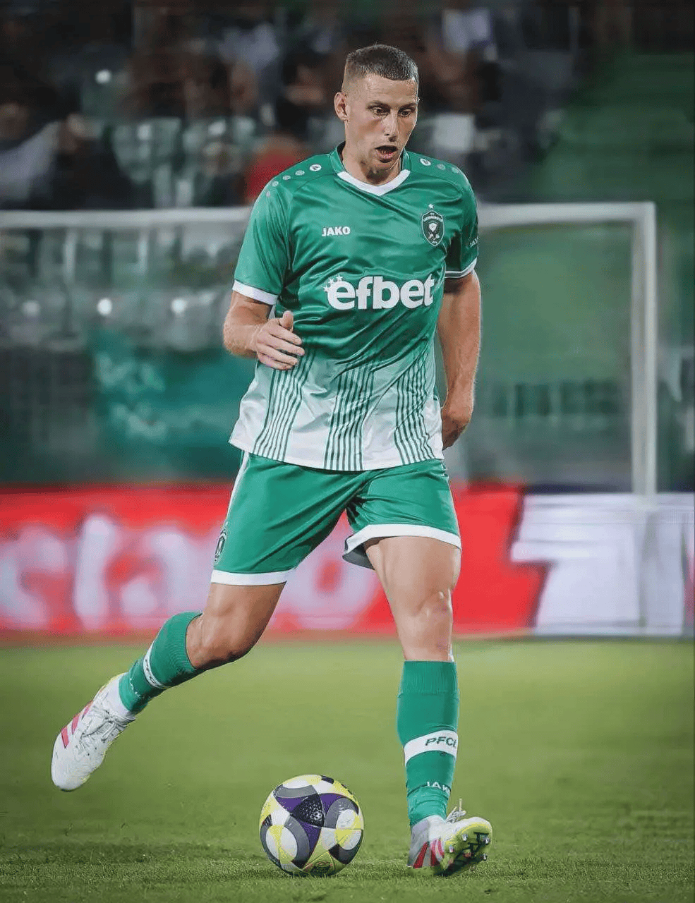 费伦茨独占鳌头，决心赢得欧冠联赛新生的简单介绍