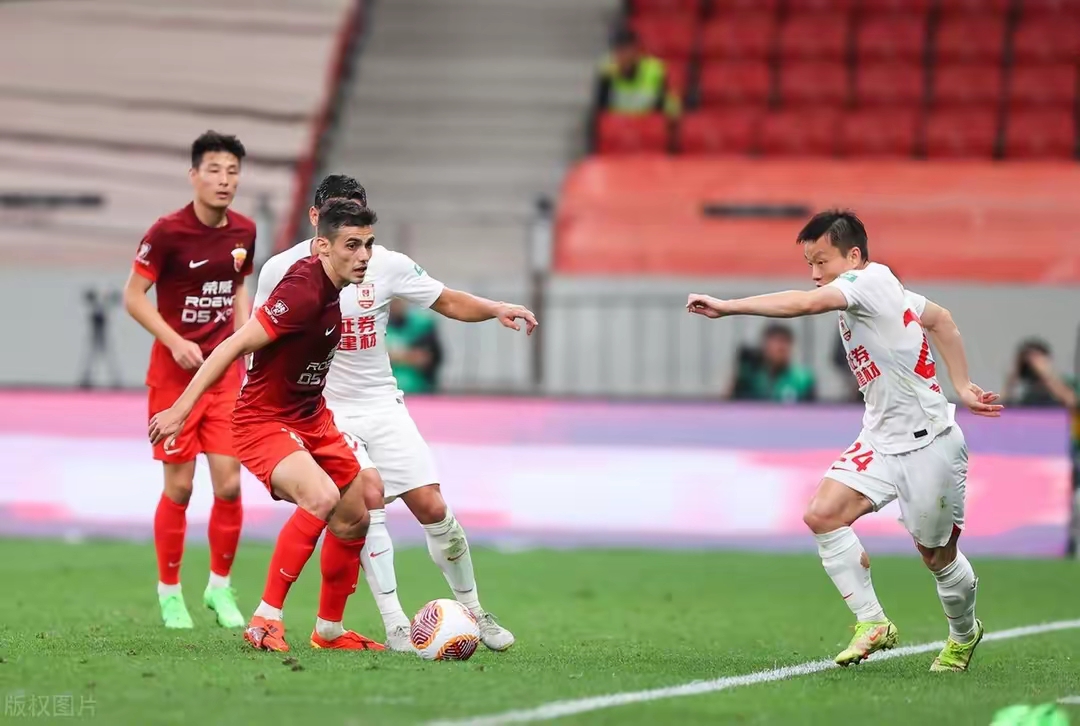 关于山东泰山斩获三连胜,积分榜大幅度向前迈进的信息 关于山东泰山斩获三连胜,积分榜大幅度向前迈进的信息