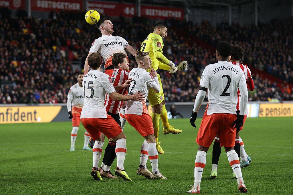 关于沙尔克04客场不敌斯图加特,遭遇连败压力山大的信息 关于沙尔克04客场不敌斯图加特,遭遇连败压力山大的信息