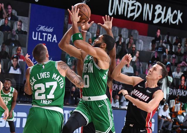 绿军客场擒丹佛,海沃德砍下30分 绿军客场擒丹佛,海沃德砍下30分