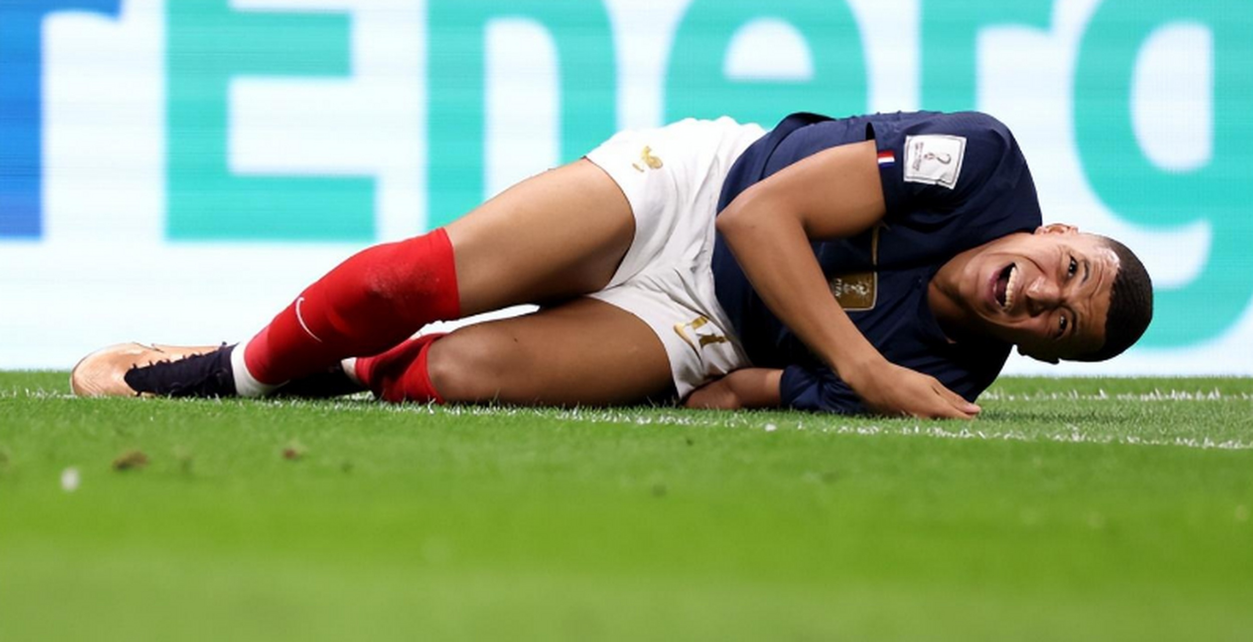 法国队踢出精彩比赛,赢得球迷们的掌声的简单介绍 法国队踢出精彩比赛,赢得球迷们的掌声的简单介绍