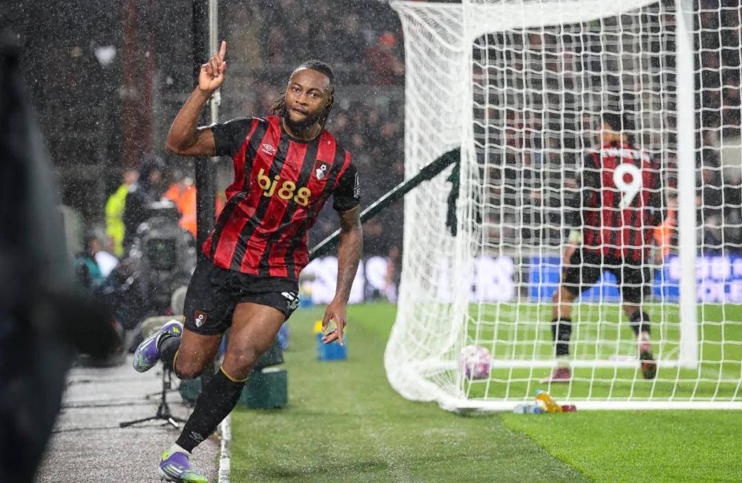 关于罗马球员犯下致命失误，主帅连夜紧急调整阵容的信息